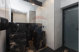 2.400 EUR