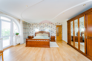 350.000 EUR