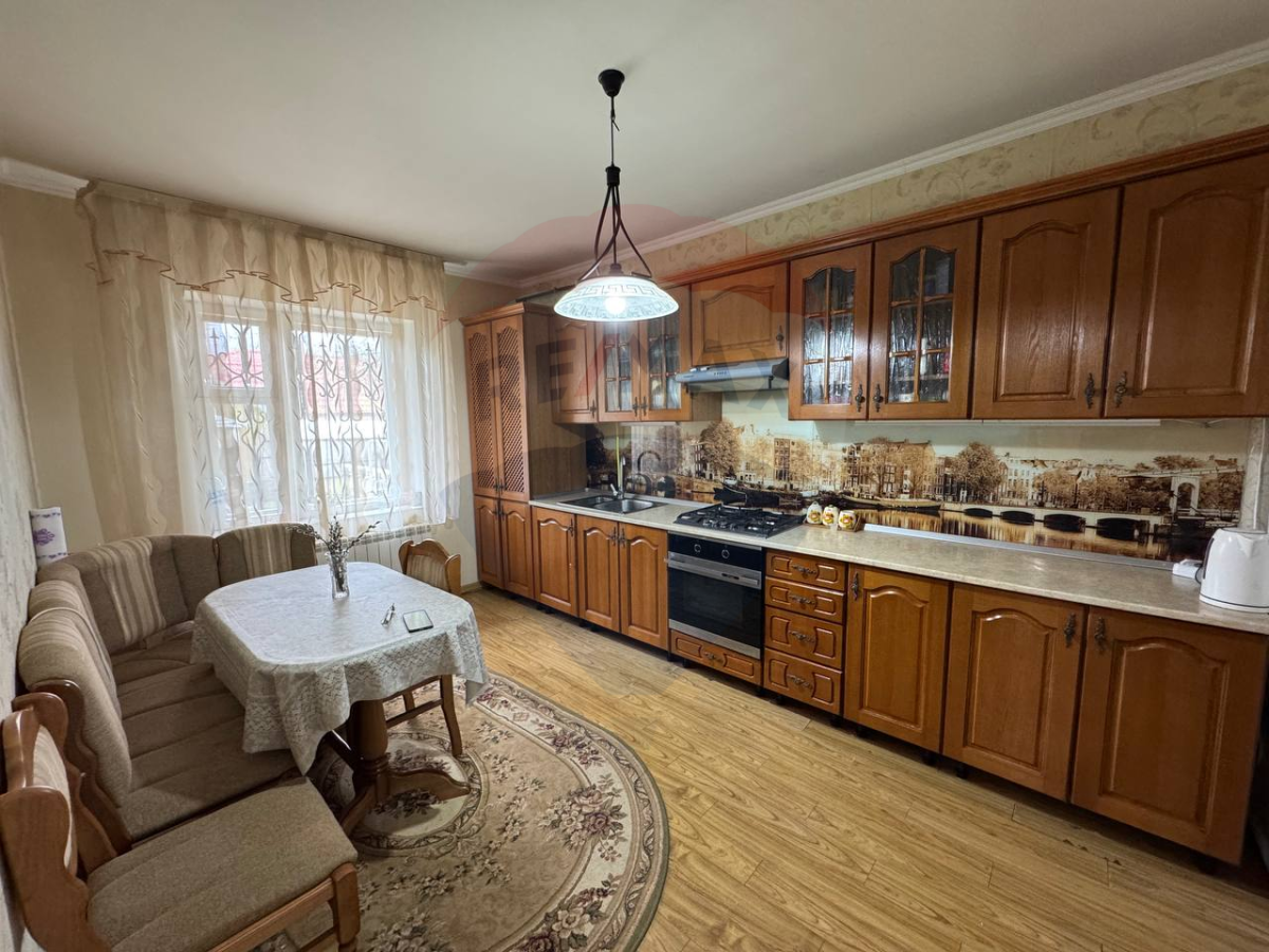 119.900 EUR
