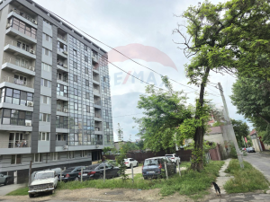 295.000 EUR