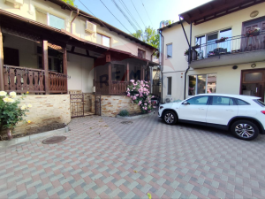 3.000 EUR