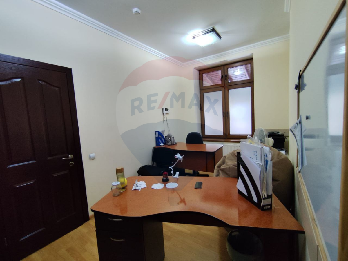 3.000 EUR