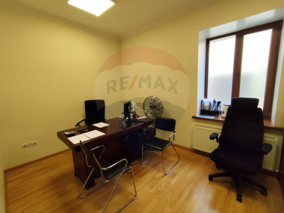 3.000 EUR