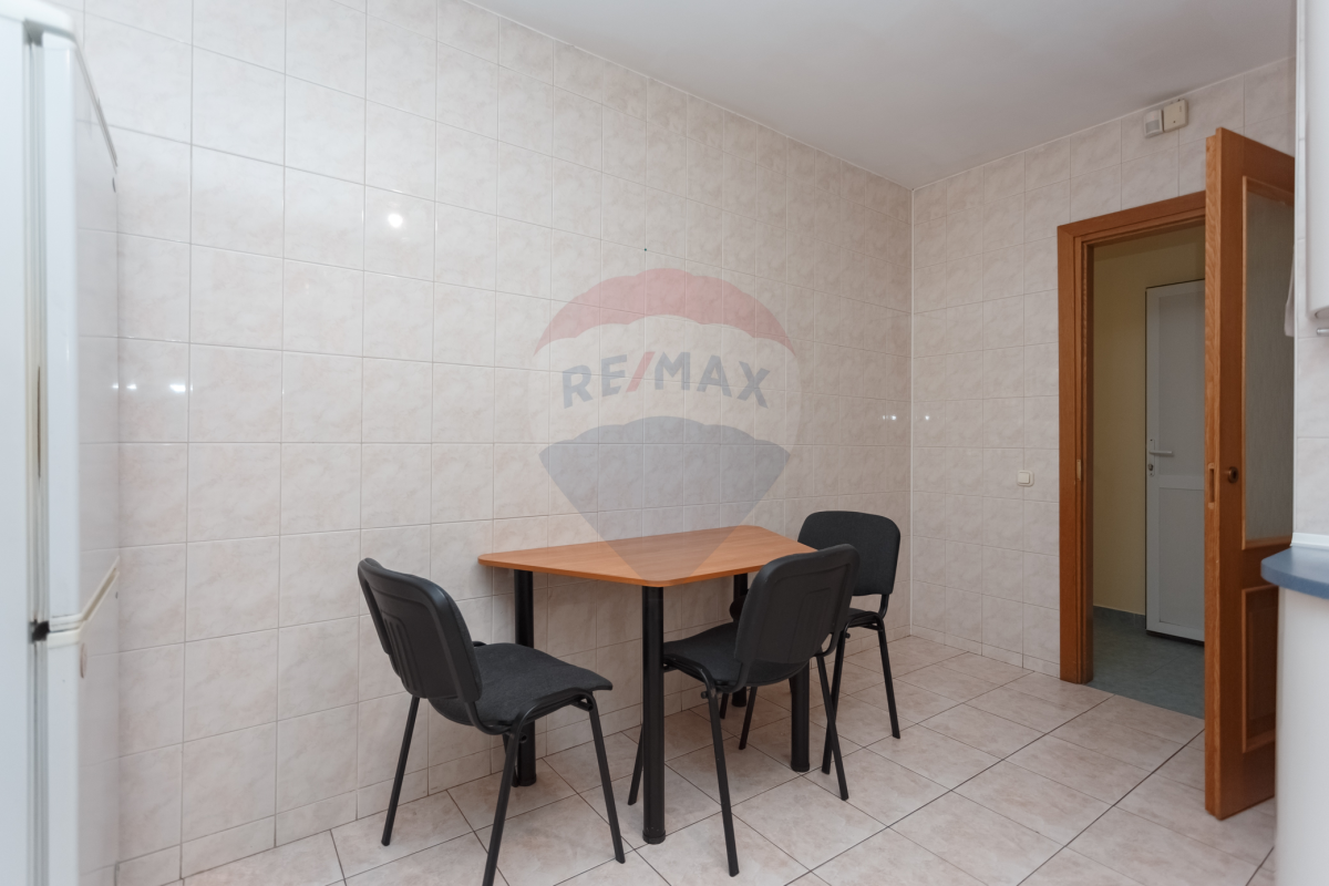 242.000 EUR