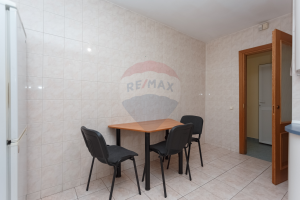 242.000 EUR