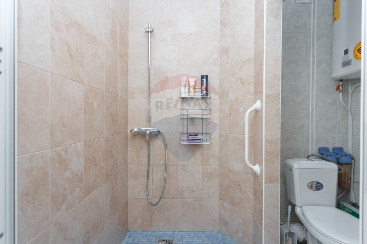 242.000 EUR