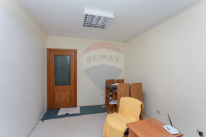 242.000 EUR
