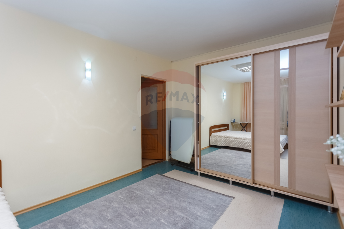353.000 EUR