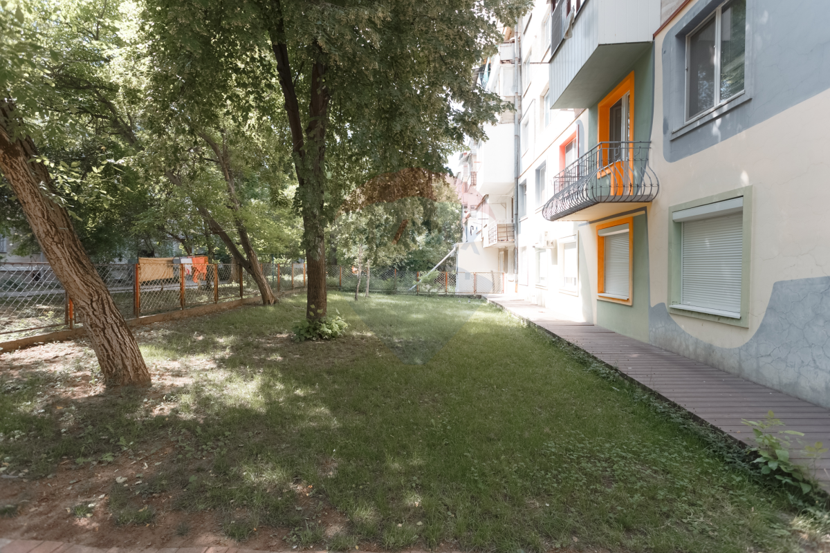 353.000 EUR