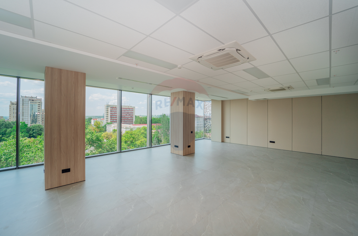 3.300 EUR
