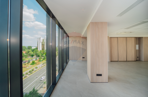 3.850 EUR