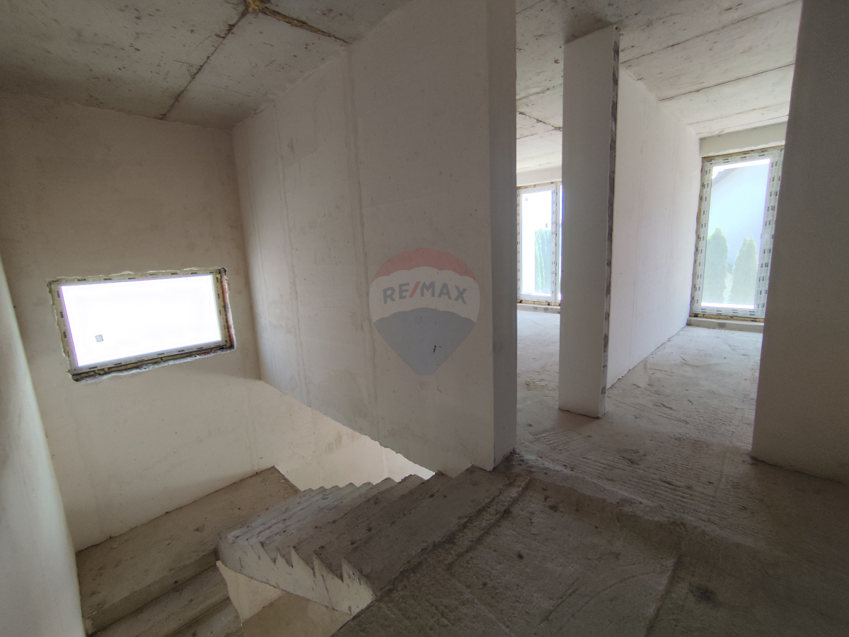 249.000 EUR