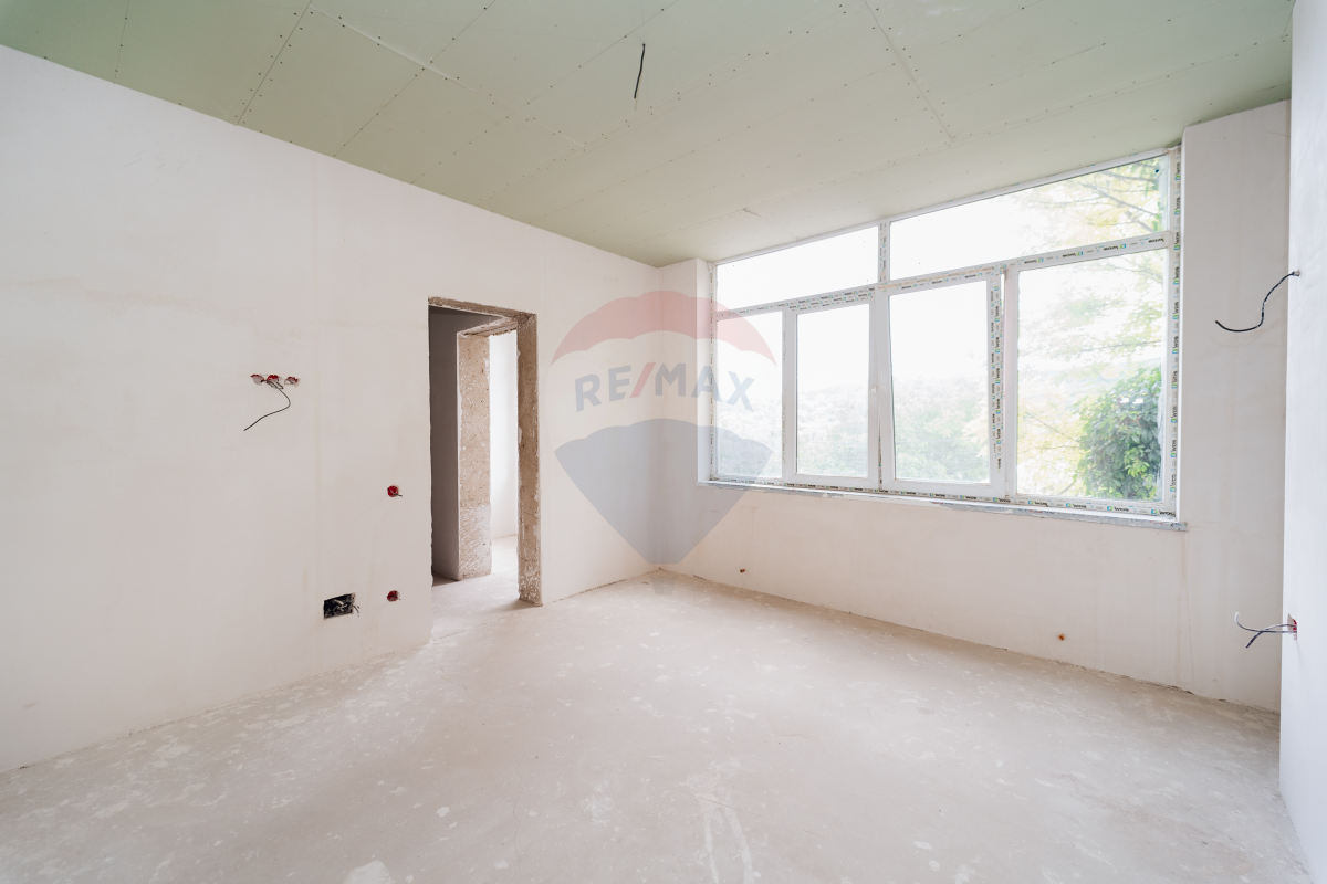 137.000 EUR