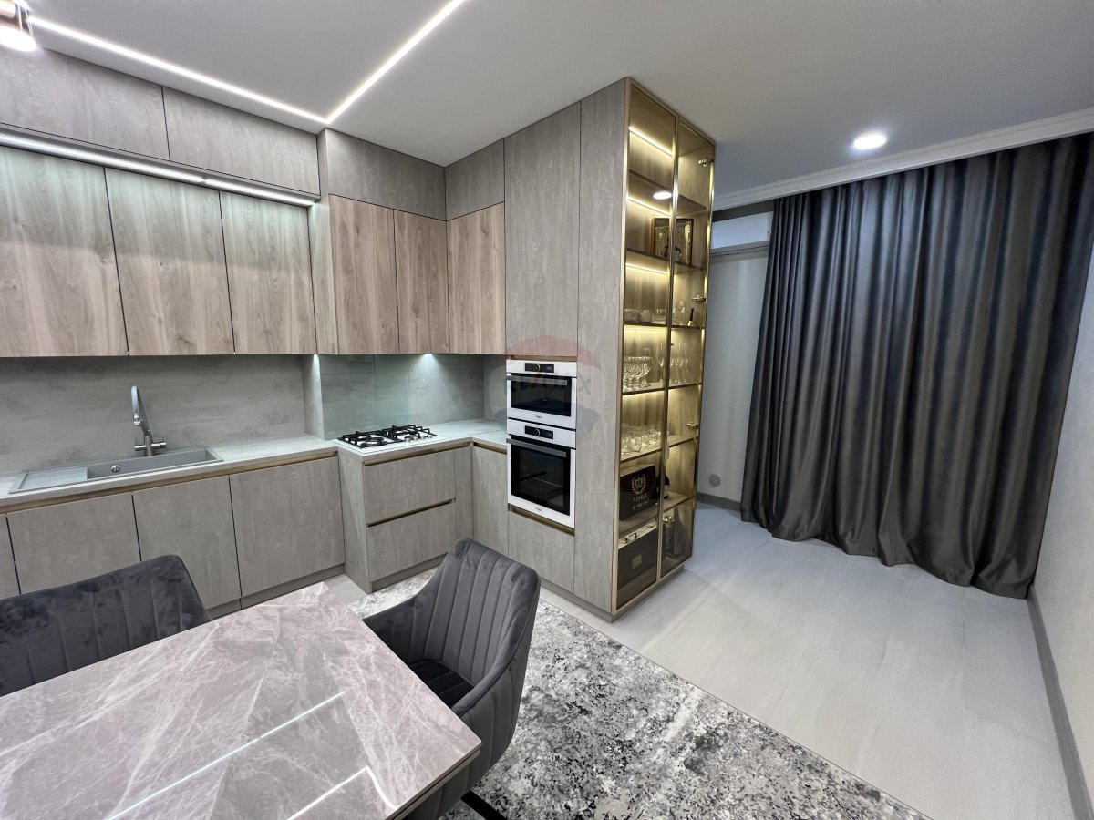 195.000 EUR