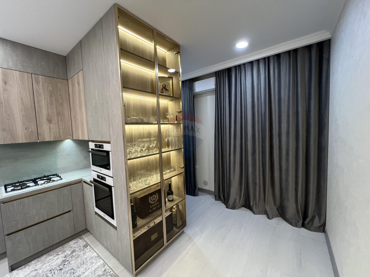 195.000 EUR