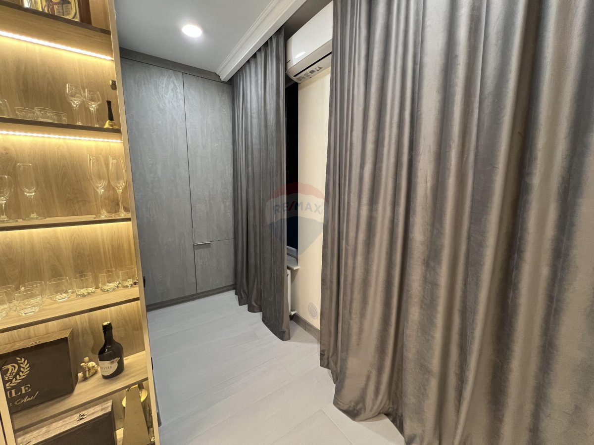 195.000 EUR