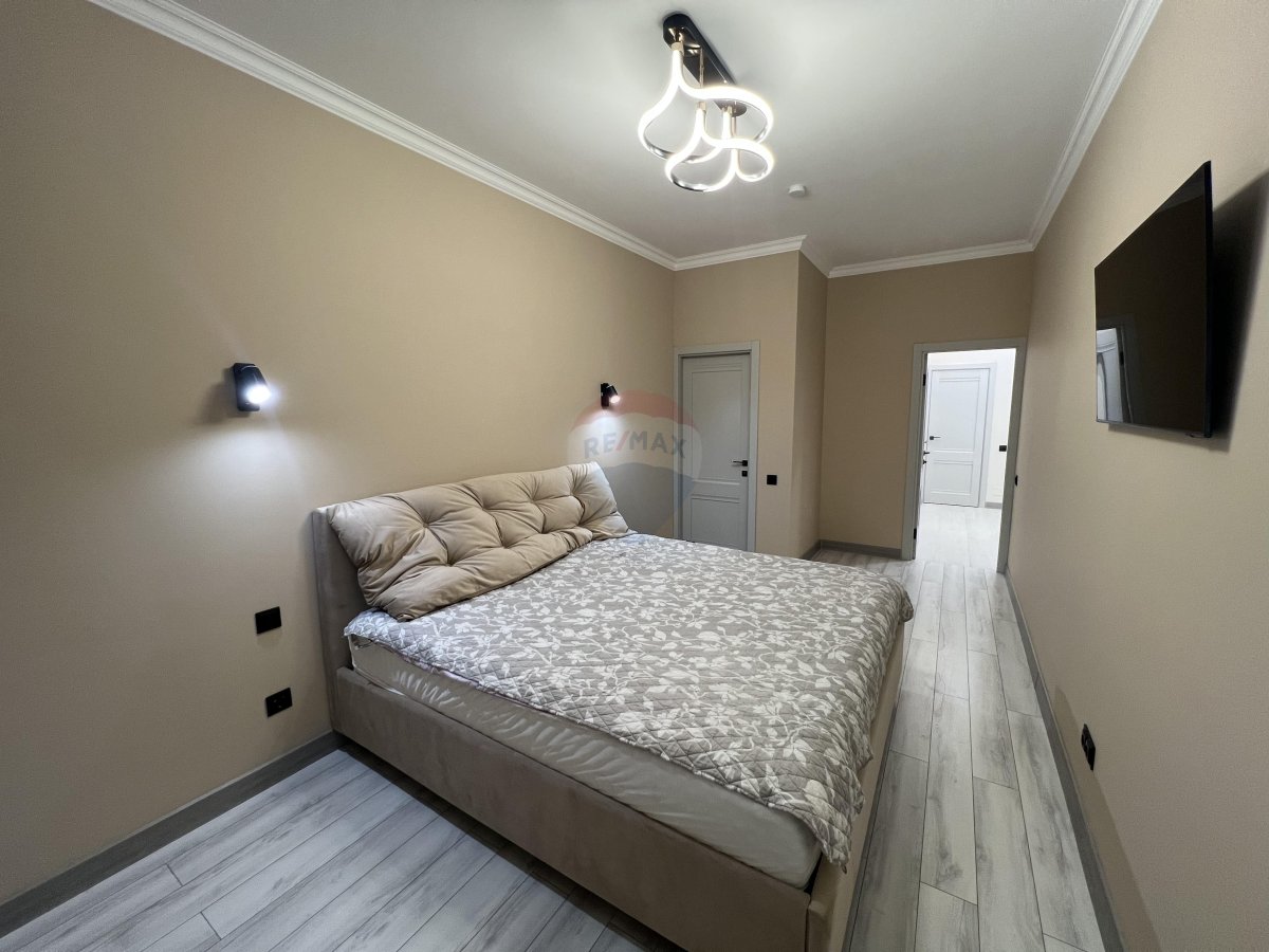 195.000 EUR