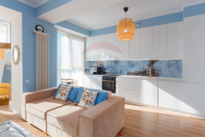 350.000 EUR