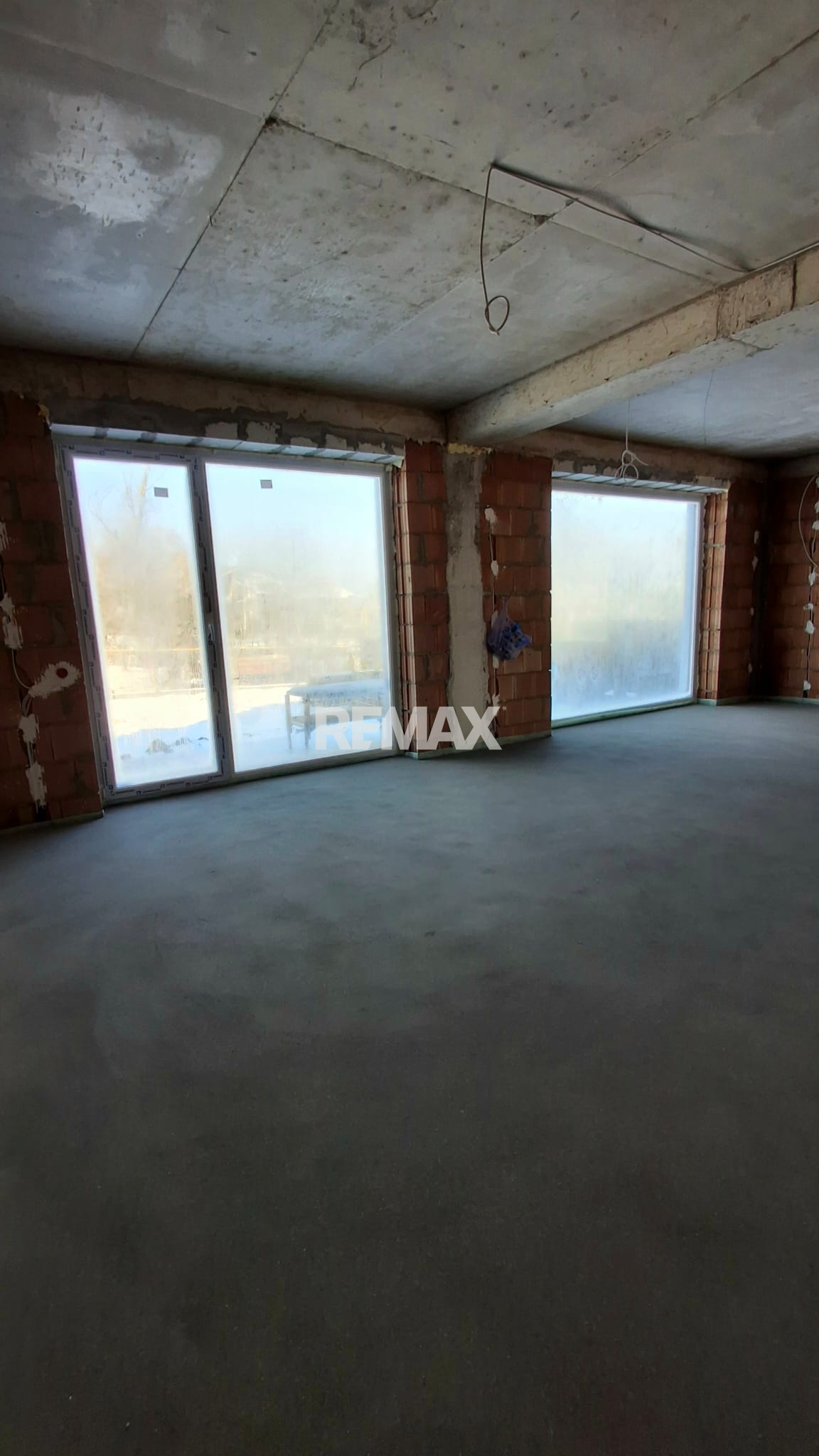 220.000 EUR