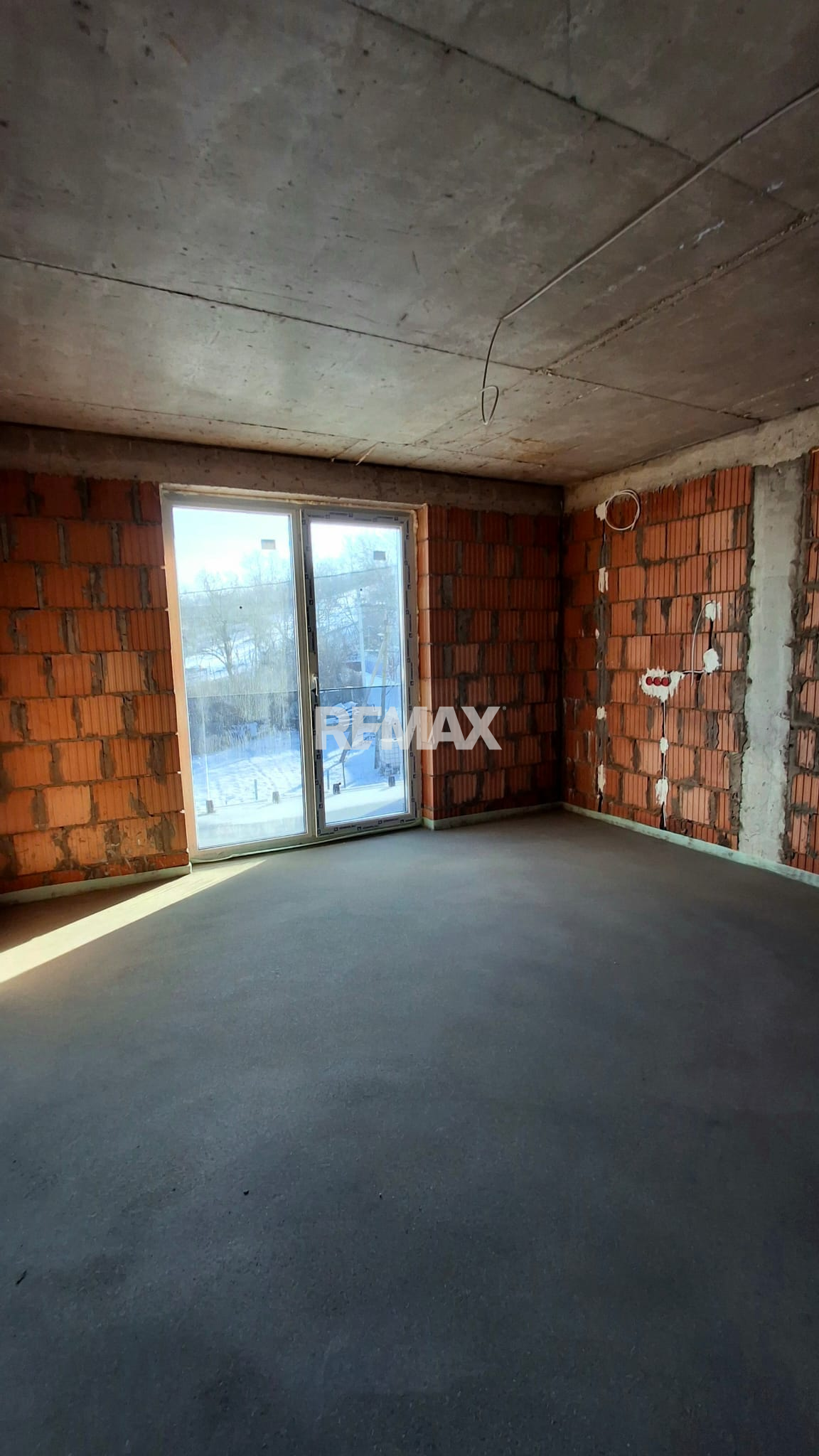 220.000 EUR