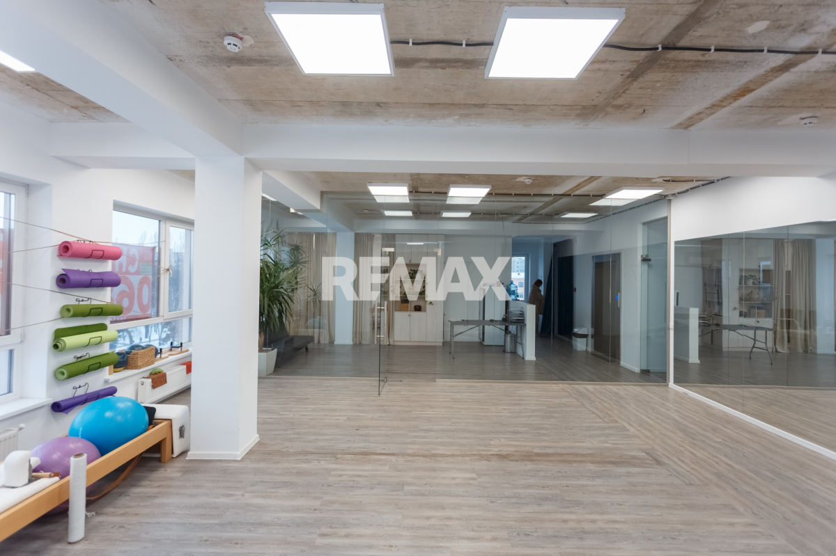 2.700 EUR