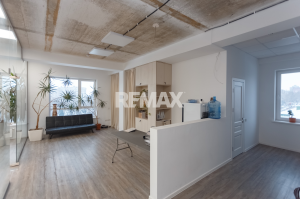 2.700 EUR
