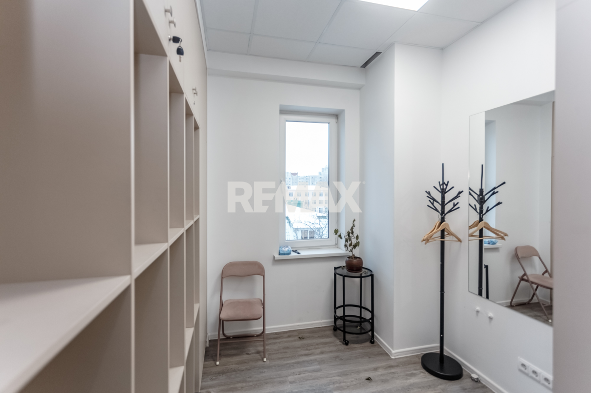 2.700 EUR