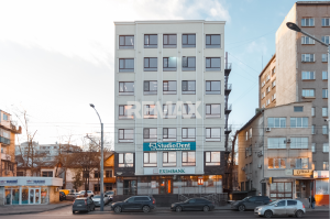 2.700 EUR
