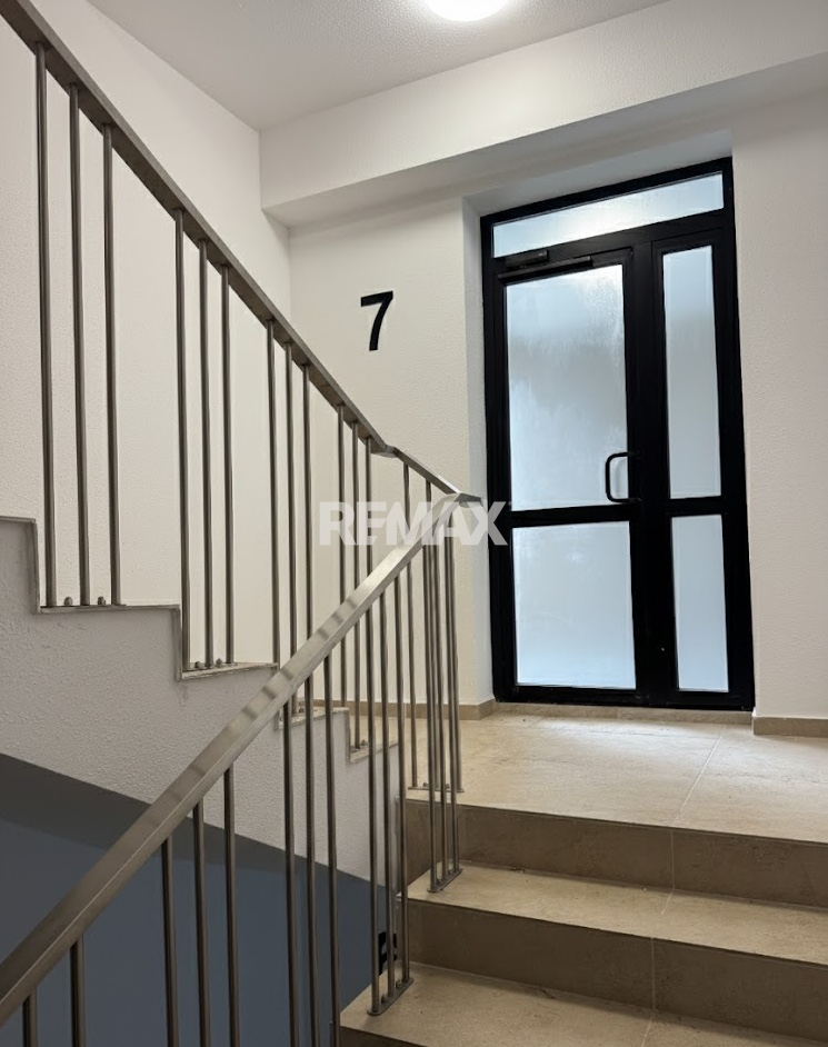 104.900 EUR