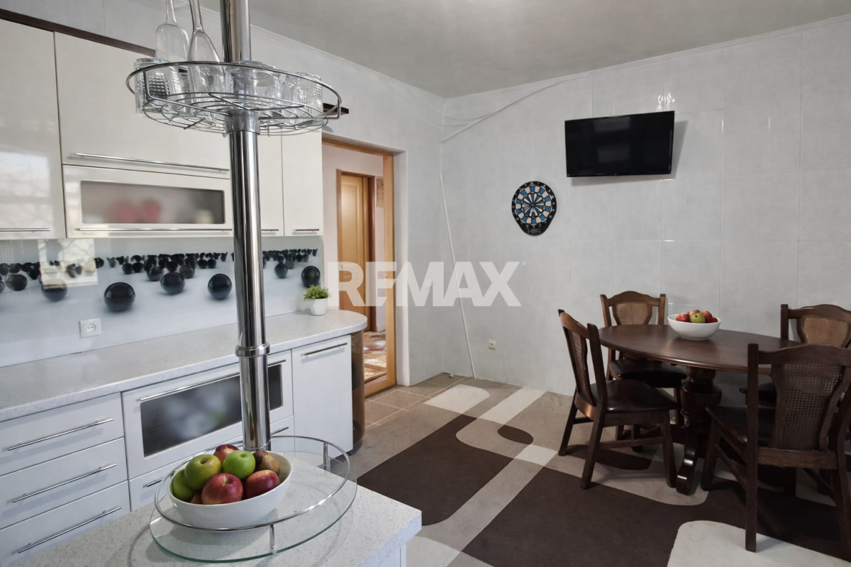 280.000 EUR